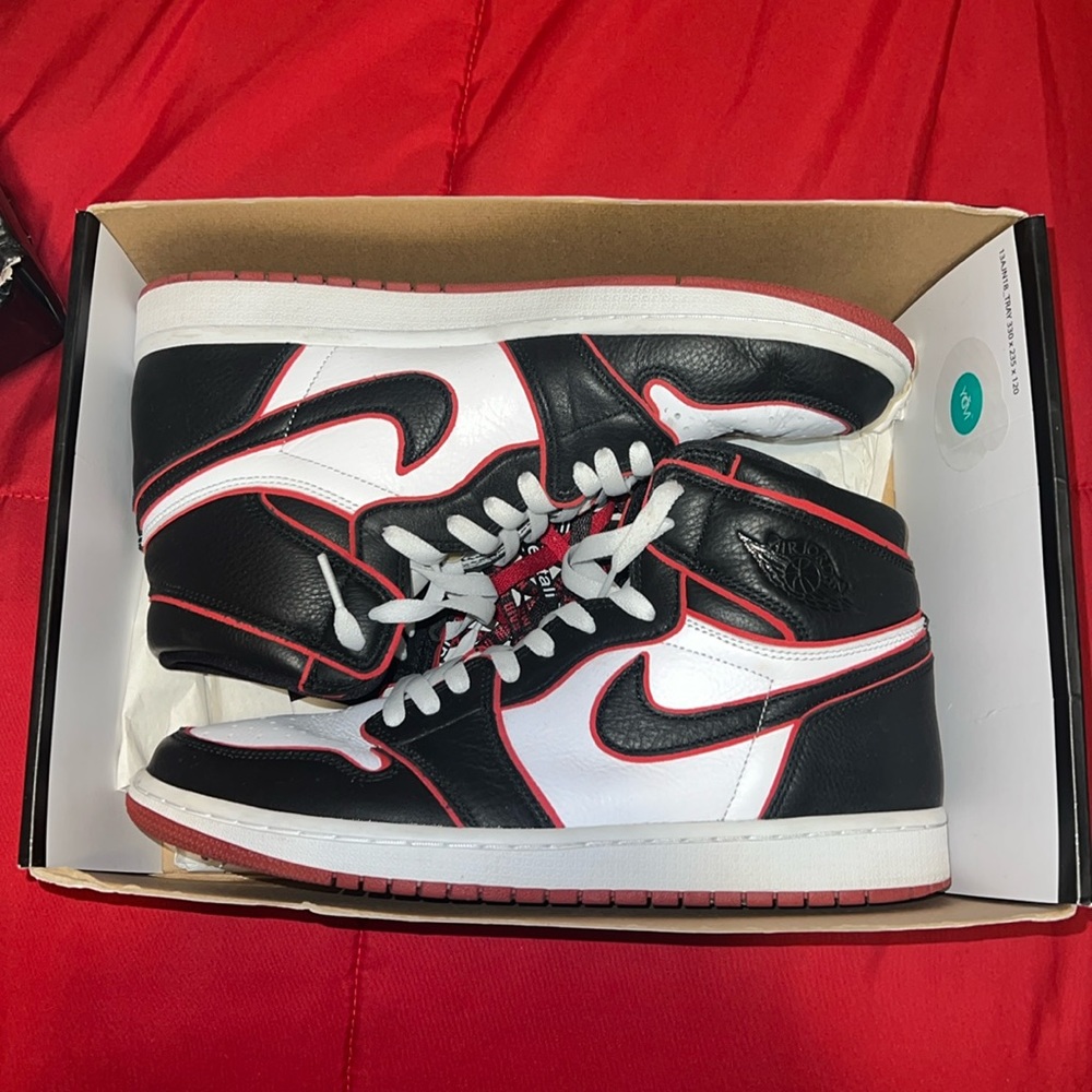 Used Air Jordan 1 Bloodline